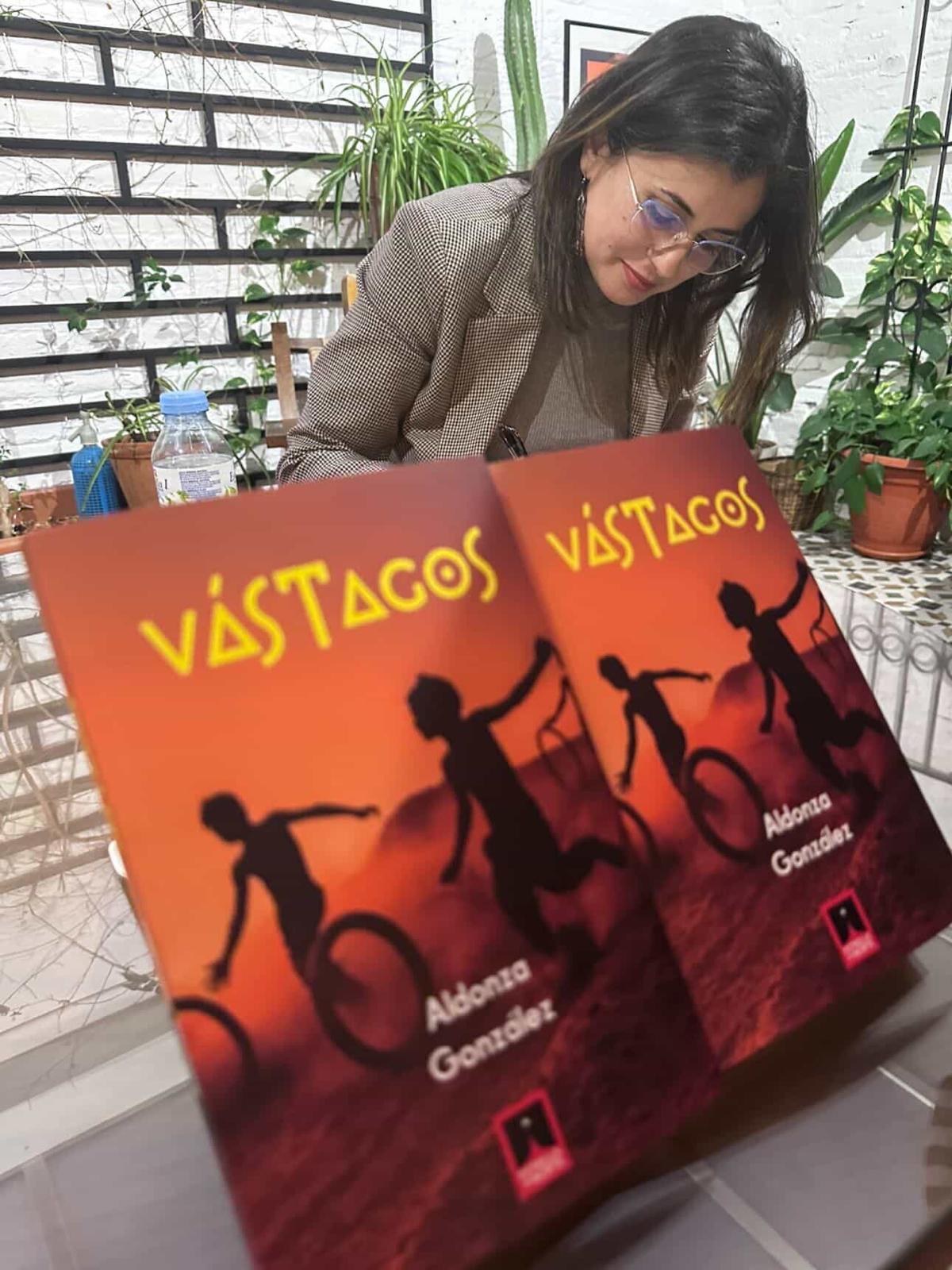 Aldonza González con ejemplares de Vástagos